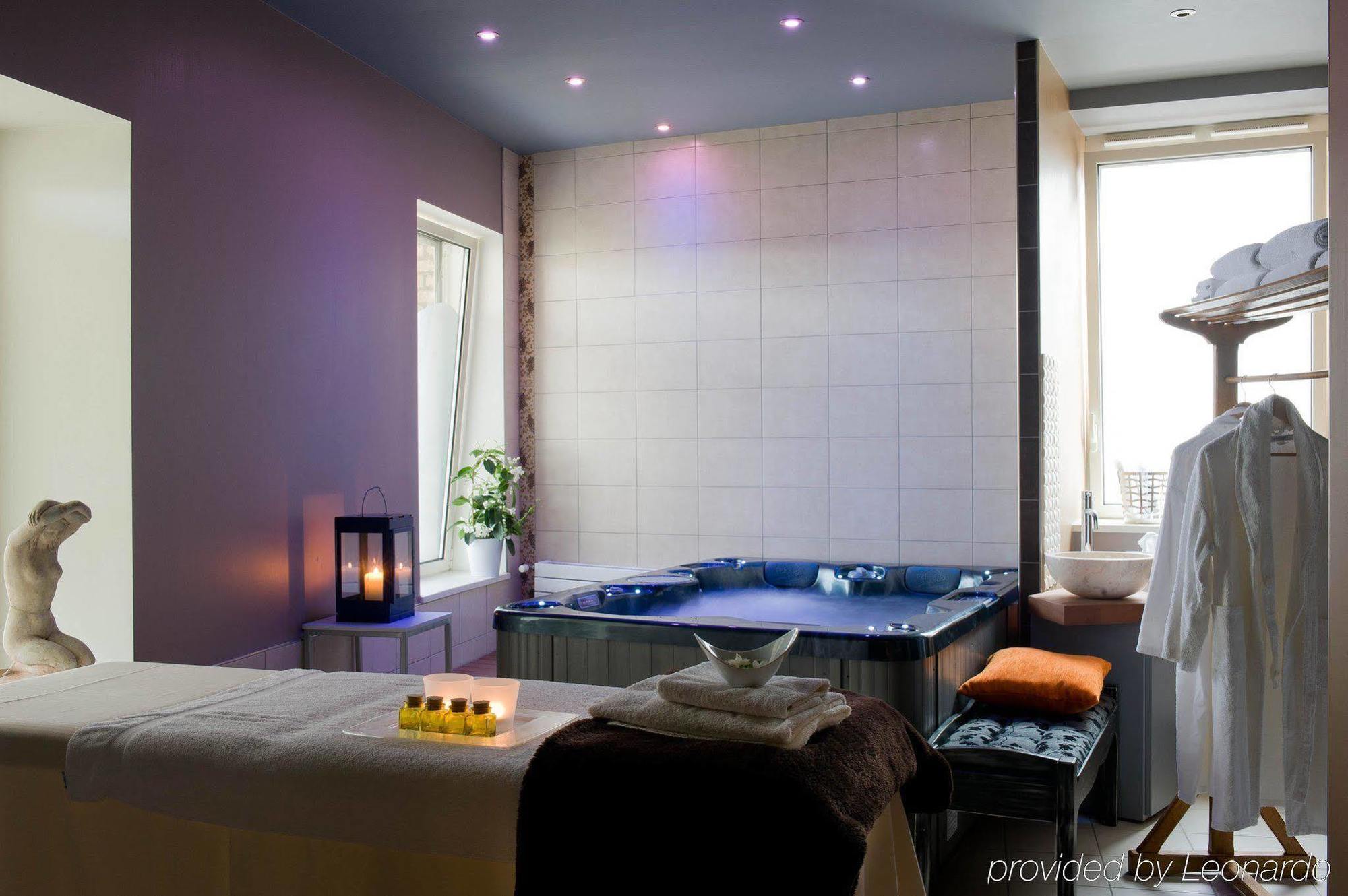 Hotel Spa Frederic Carrion Et Sa Table Gastronomique Viré Kültér fotó