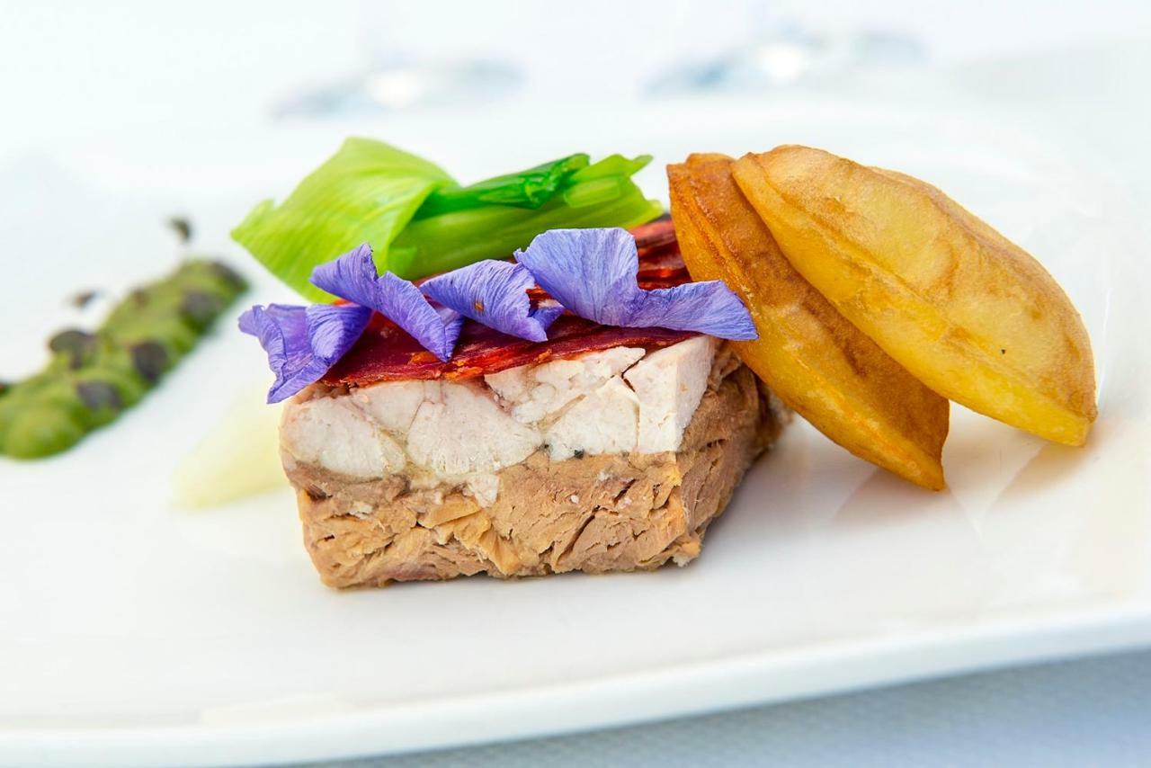 Hotel Spa Frederic Carrion Et Sa Table Gastronomique Viré Kültér fotó