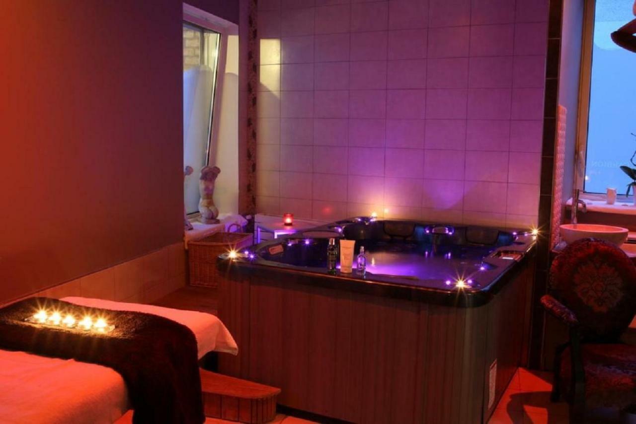 Hotel Spa Frederic Carrion Et Sa Table Gastronomique Viré Kültér fotó